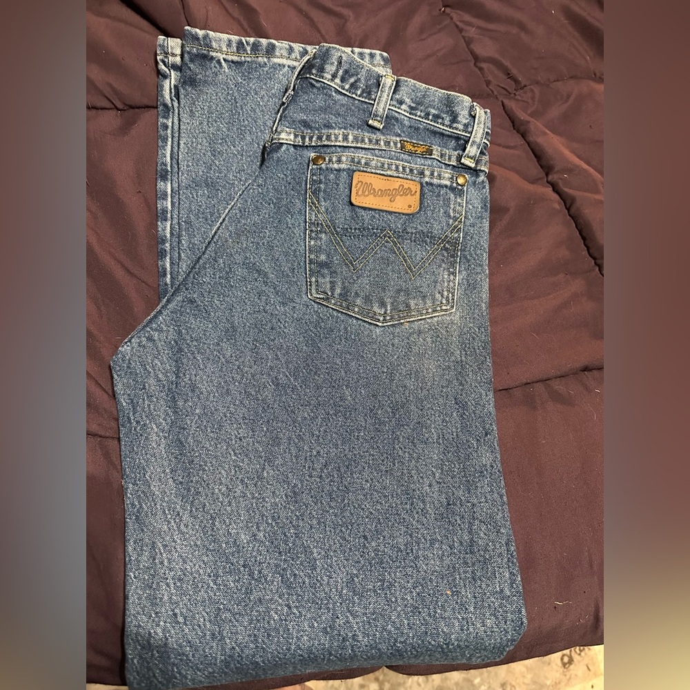 Wrangler Men's Medium Blue Relaxed Denim Jeans